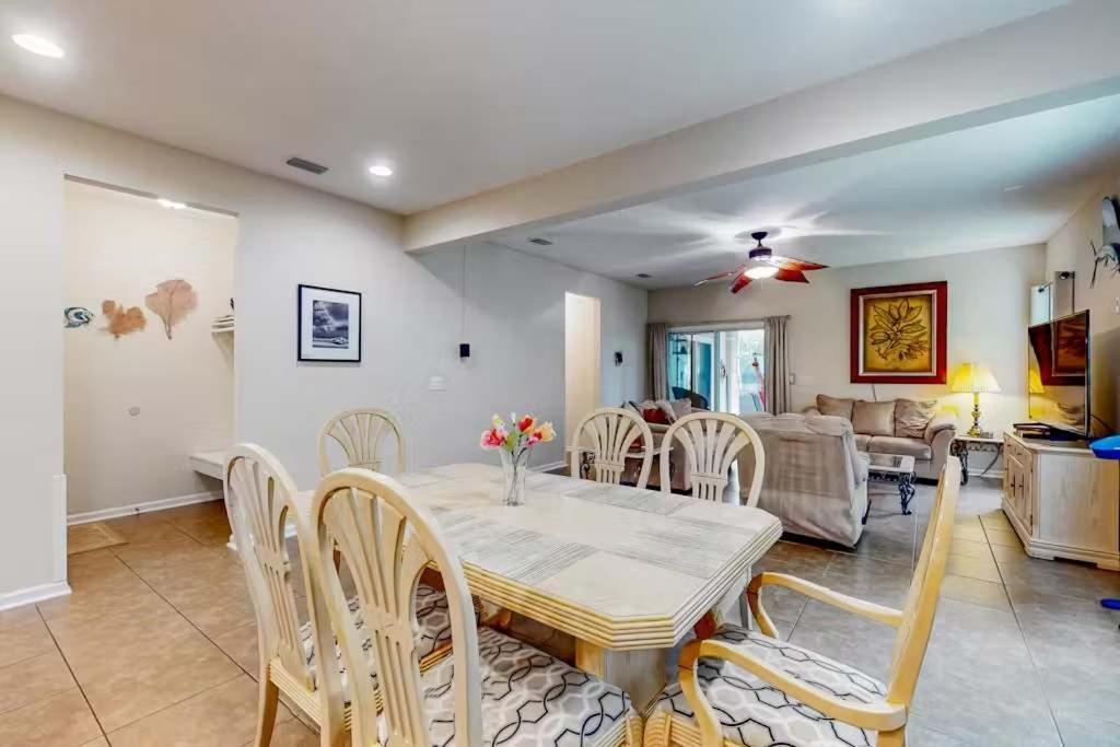 Dog-friendly 4br Coastal Getaway Close To Holiday home