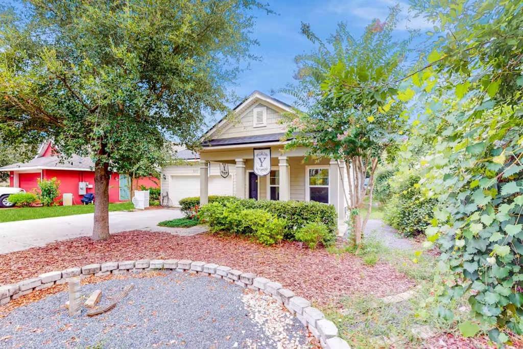 Dog-friendly 4br Coastal Getaway Close To Holiday home *