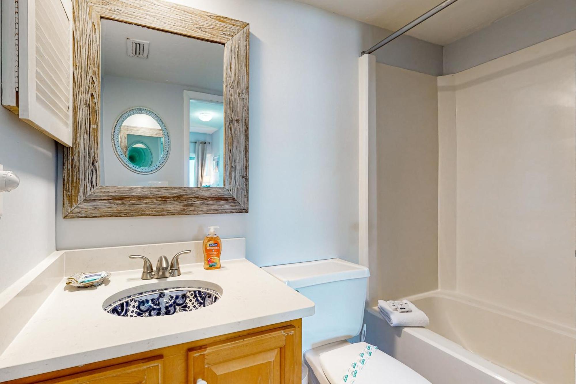 Ocean Waves Cove Apartment *