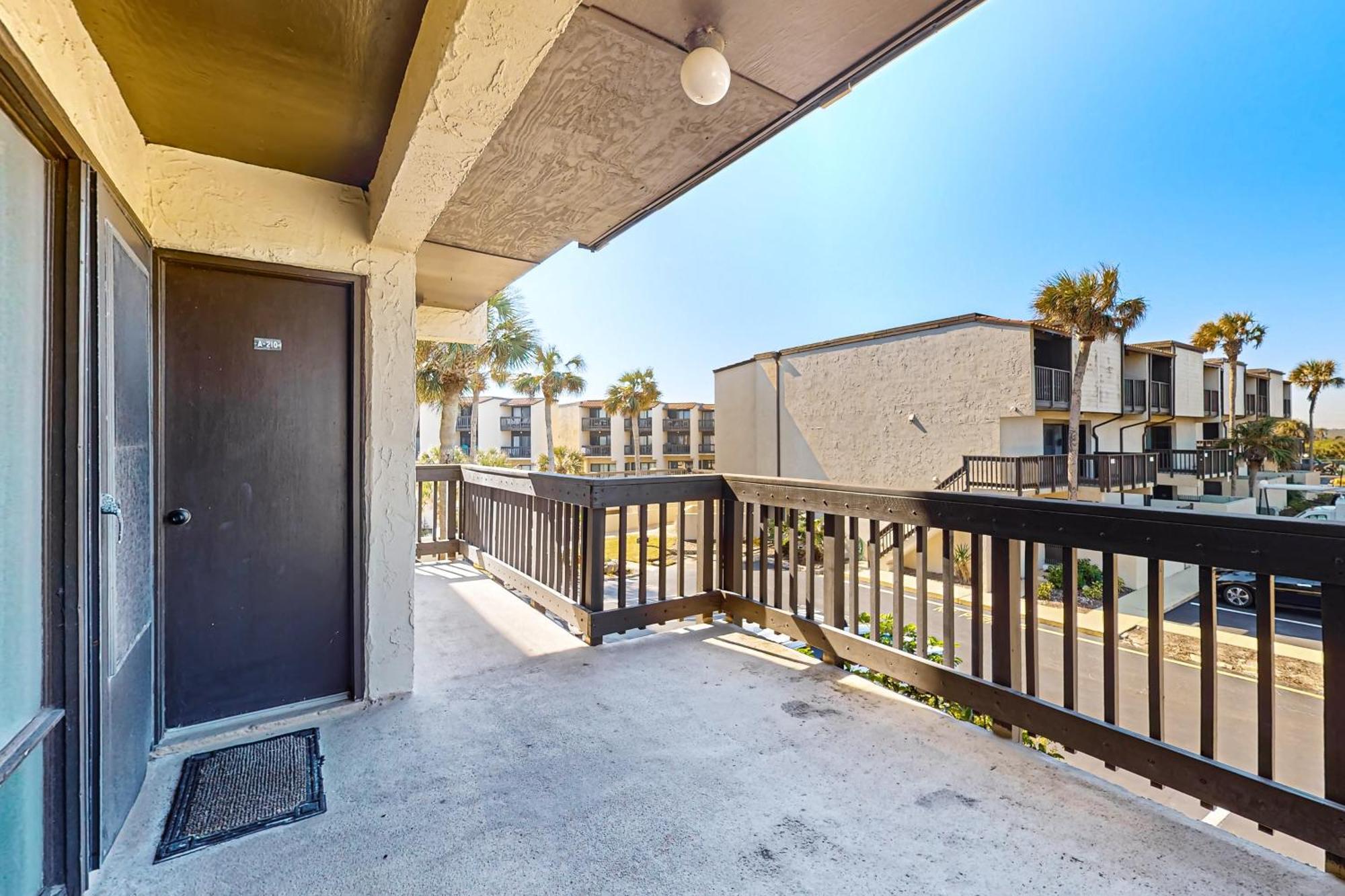 Ocean Waves Cove Apartment