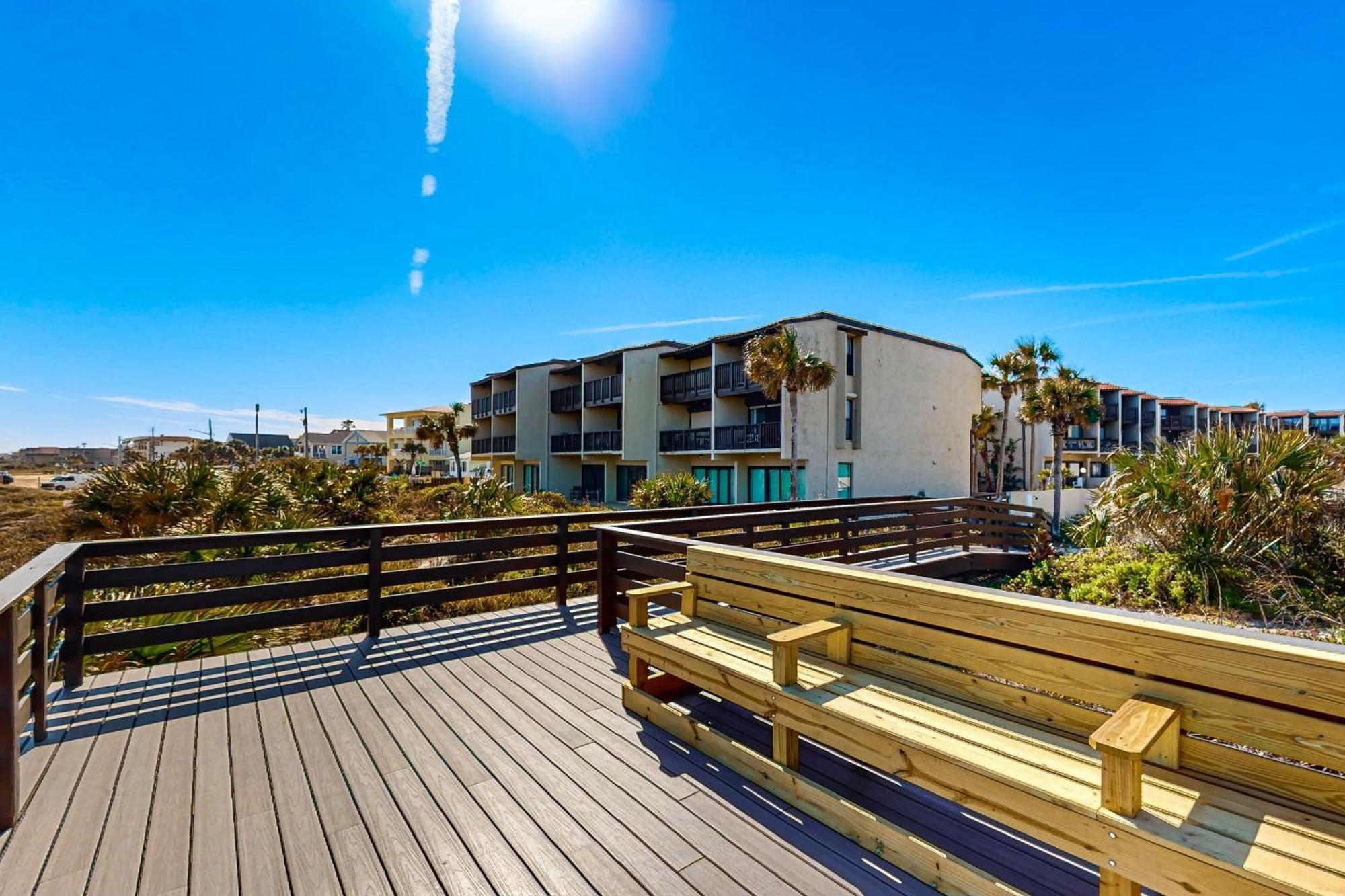 Ocean Waves Cove Apartment