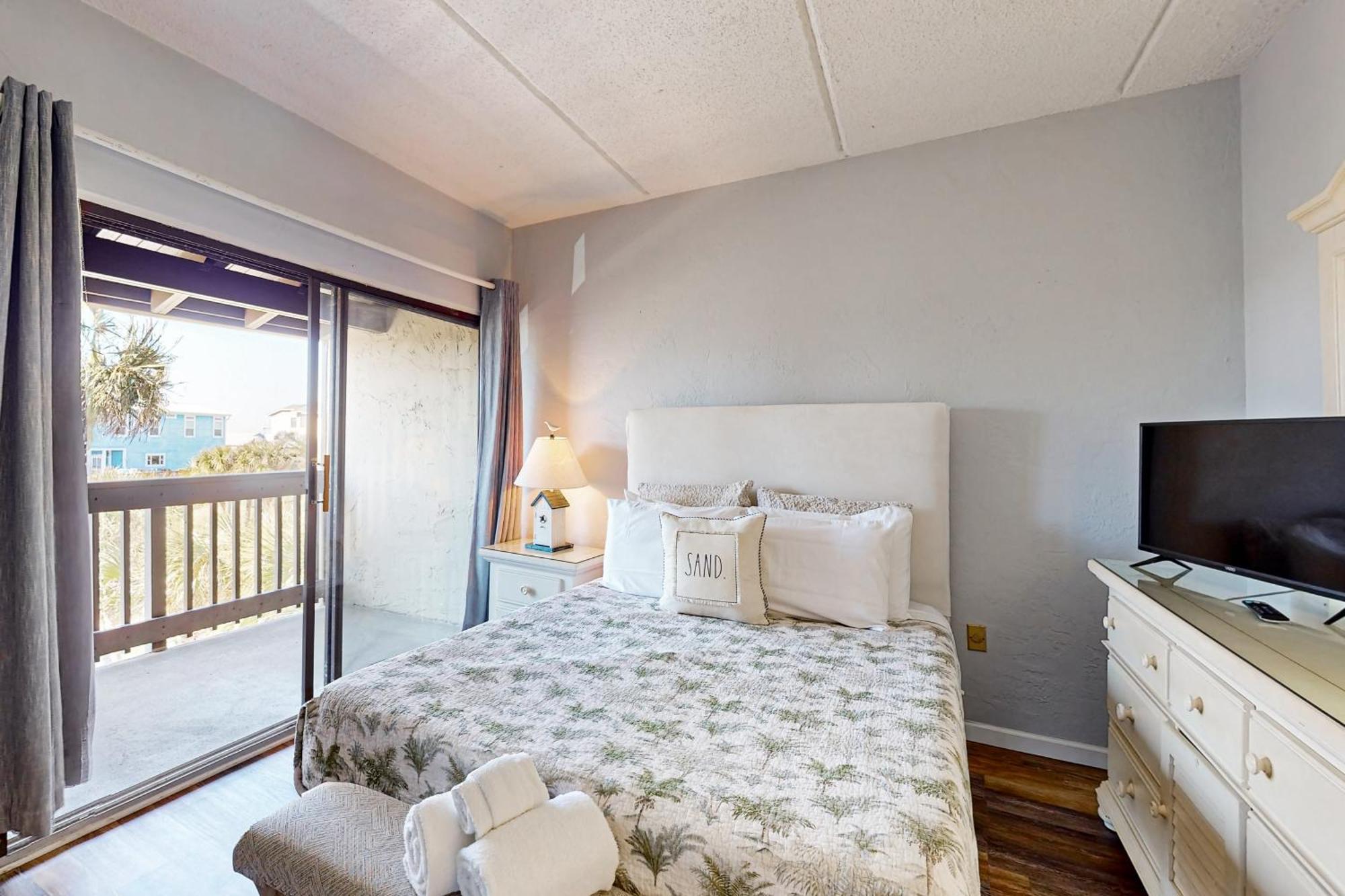 Ocean Waves Cove Apartment