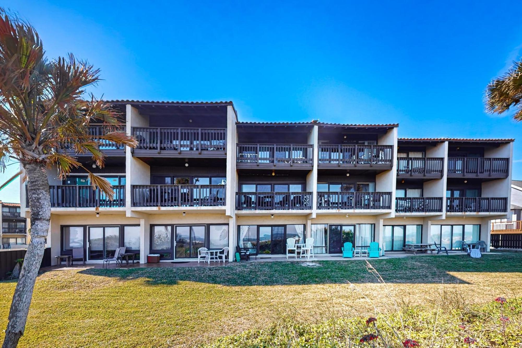 Ocean Waves Cove Apartment *