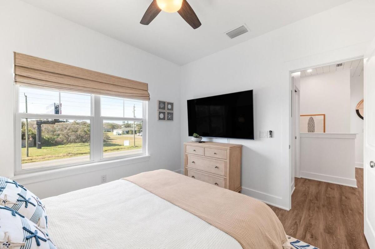 Holiday home Coastal Inspired, Beachside Heated Pool & Bunkroom