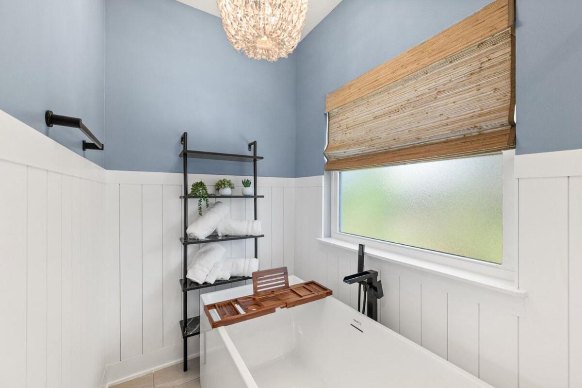 Coastal Inspired, Beachside Heated Pool & Bunkroom *