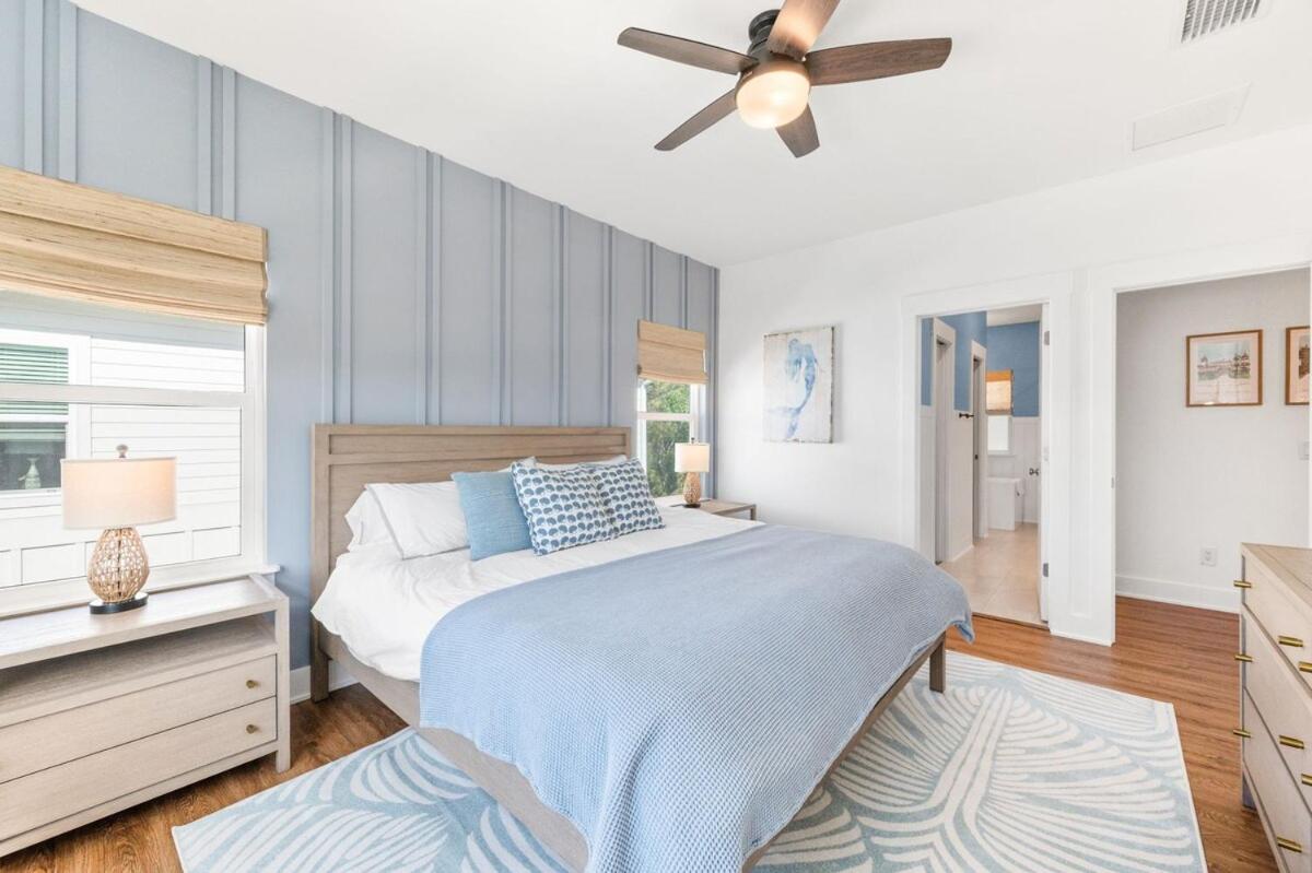 Coastal Inspired, Beachside Heated Pool & Bunkroom Holiday home *