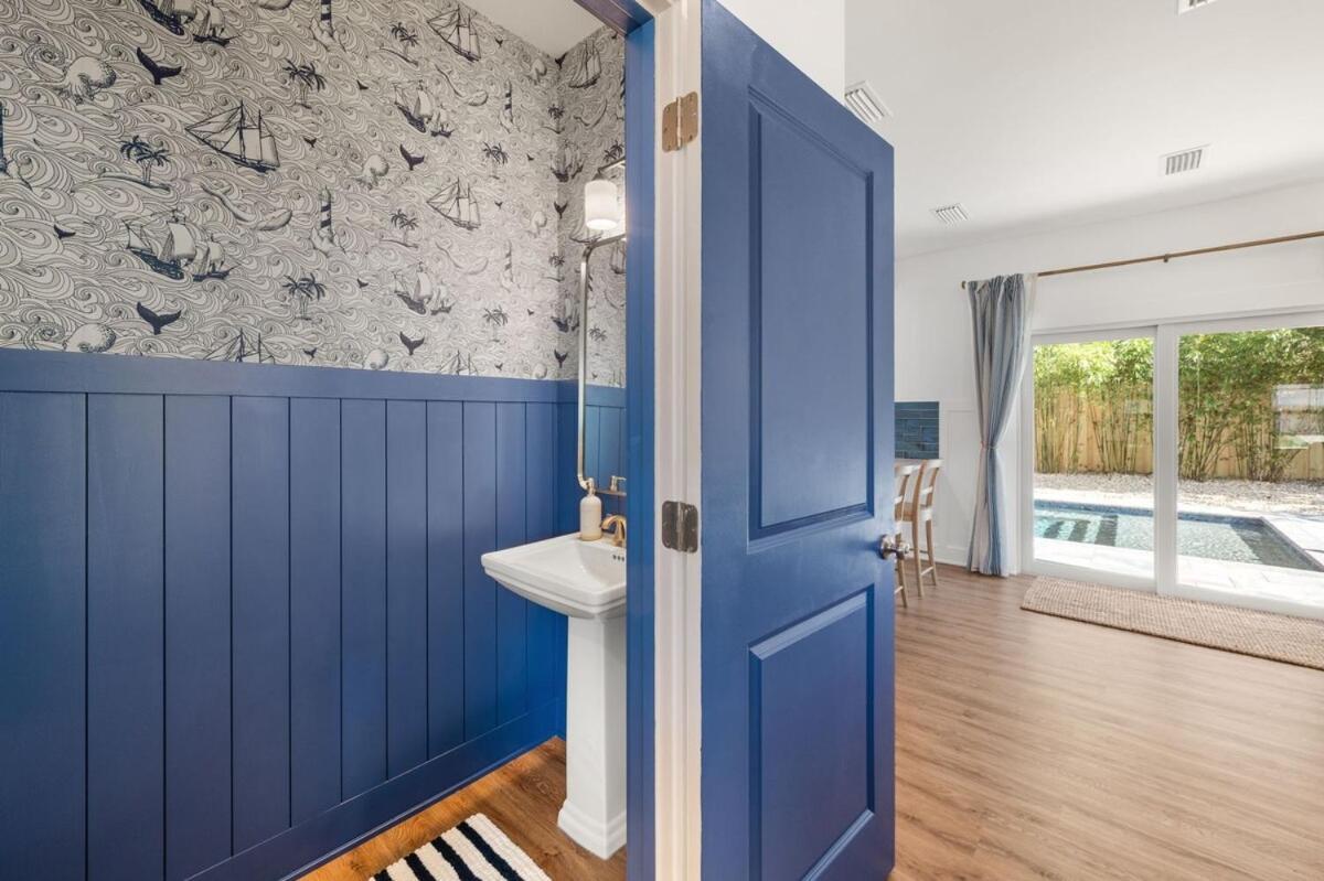 Coastal Inspired, Beachside Heated Pool & Bunkroom Holiday home *