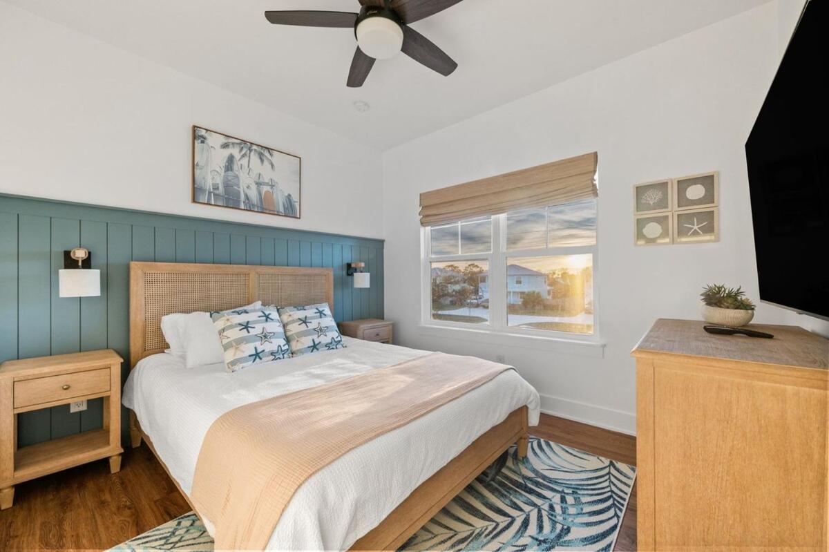 Holiday home Coastal Inspired, Beachside Heated Pool & Bunkroom *