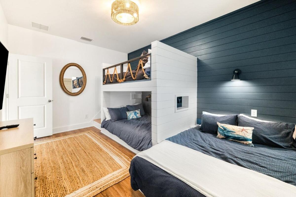 Coastal Inspired, Beachside Heated Pool & Bunkroom Holiday home St. Augustine