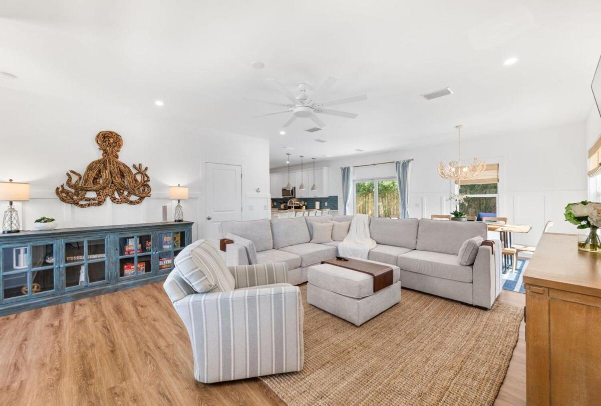 Holiday home Coastal Inspired, Beachside Heated Pool & Bunkroom *