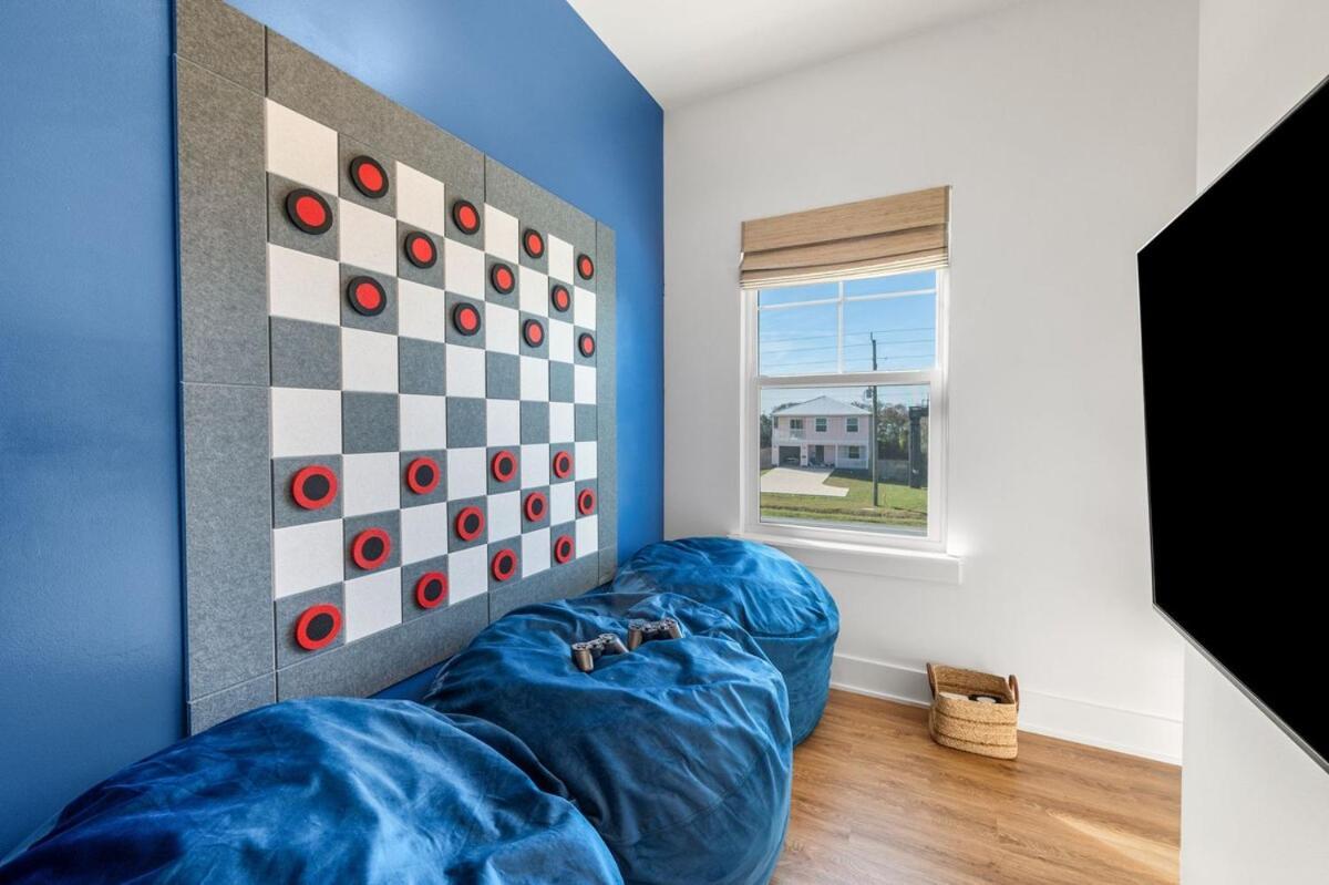 Coastal Inspired, Beachside Heated Pool & Bunkroom *