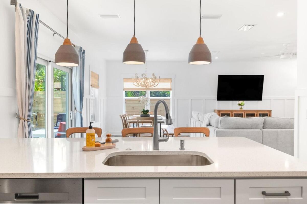 Coastal Inspired, Beachside Heated Pool & Bunkroom Holiday home