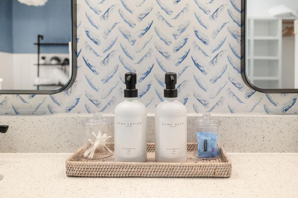 Holiday home Coastal Inspired, Beachside Heated Pool & Bunkroom *