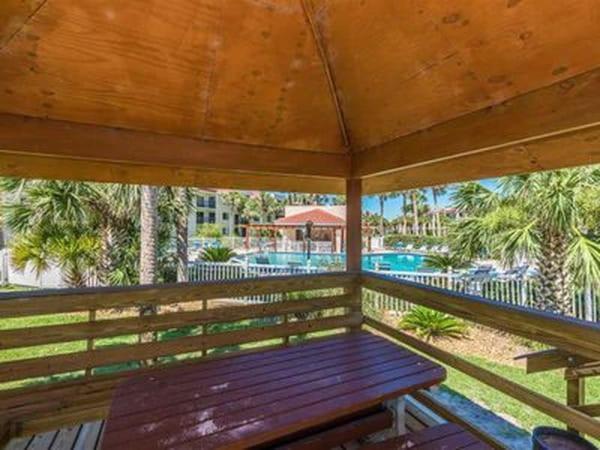 Oceanside Complex B35 1 Bed 1 Bath Heated Pool Apartment *