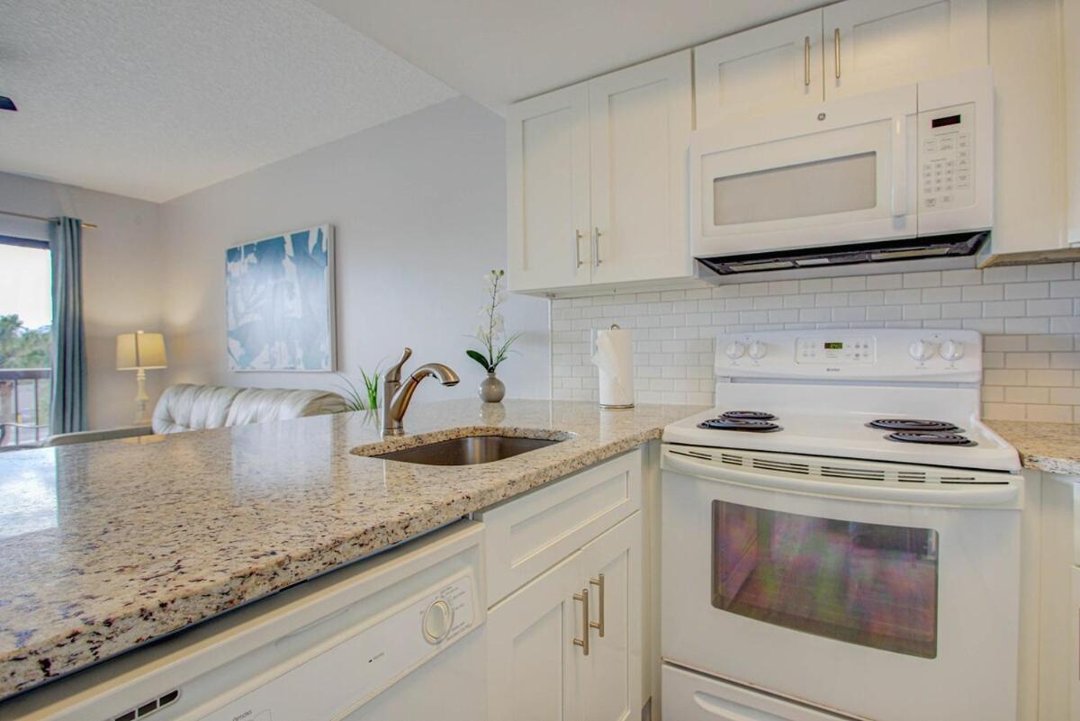 Oceanside Complex B35 1 Bed 1 Bath Heated Pool