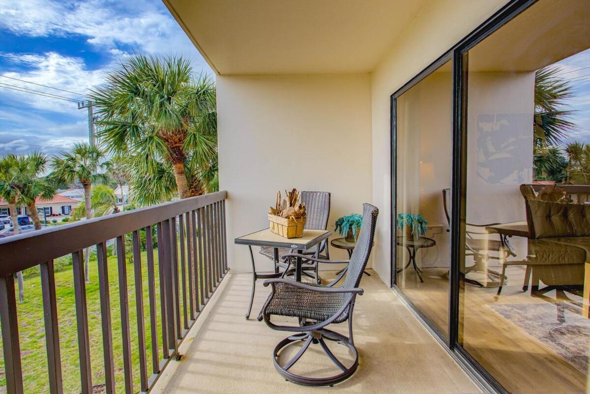Oceanside Complex B35 1 Bed 1 Bath Heated Pool Apartment *