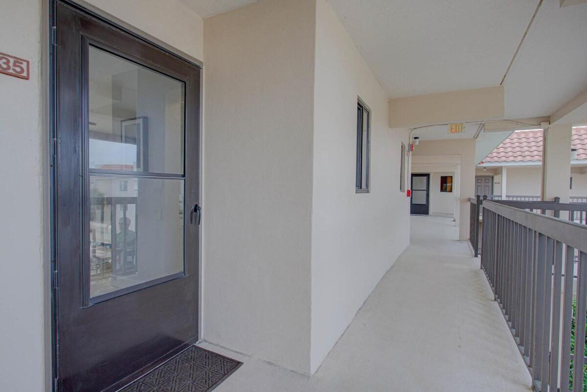 Apartment Oceanside Complex B35 1 Bed 1 Bath Heated Pool *