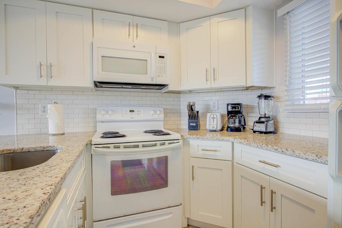 Oceanside Complex B35 1 Bed 1 Bath Heated Pool