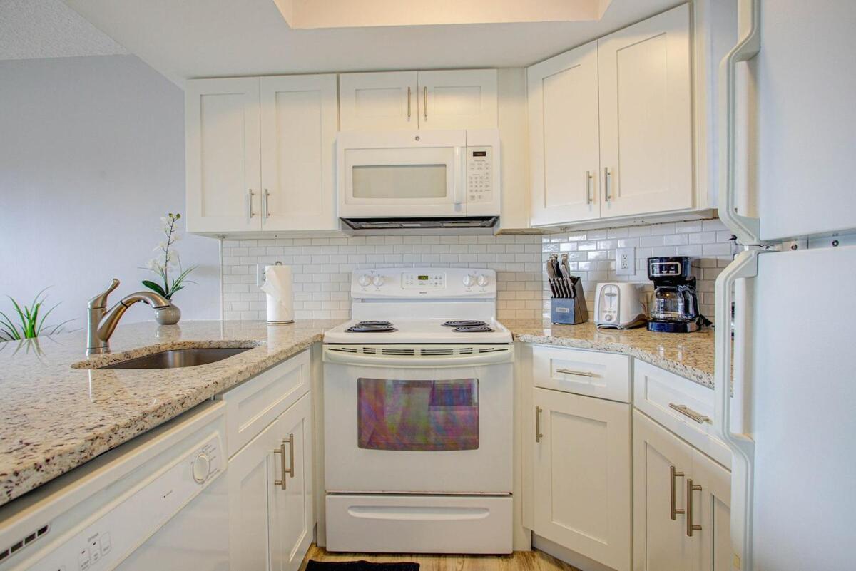 Apartment Oceanside Complex B35 1 Bed 1 Bath Heated Pool *