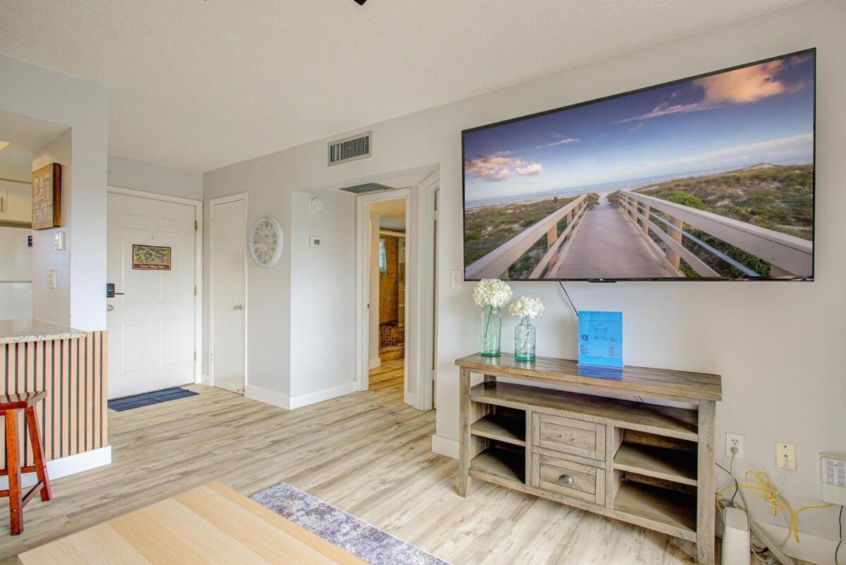 Oceanside Complex B35 1 Bed 1 Bath Heated Pool *