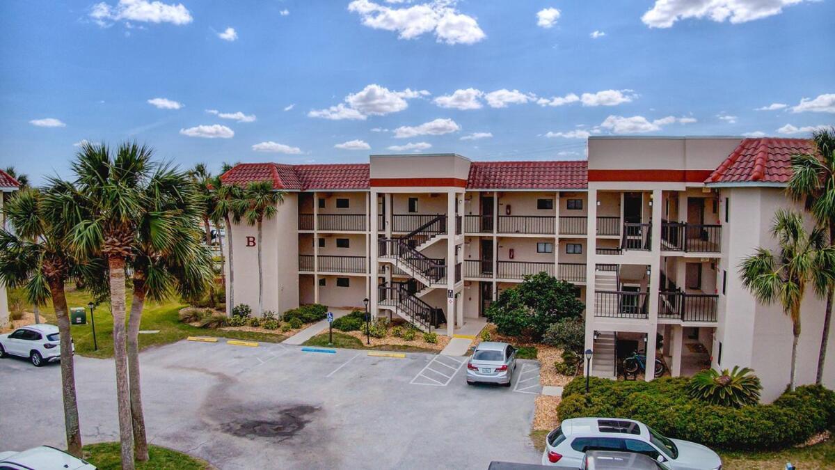 Apartment Oceanside Complex B35 1 Bed 1 Bath Heated Pool