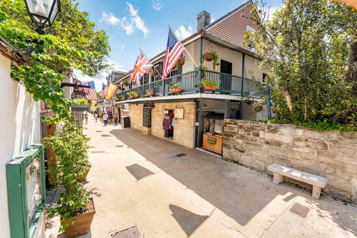 Palm Tiny House Hideaway St. Augustine