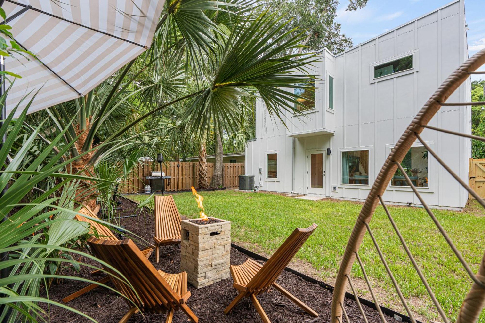 Modern Lux Coastal Home, 1mi To Historic Downtown, Fire Pit, King Beds St. Augustine