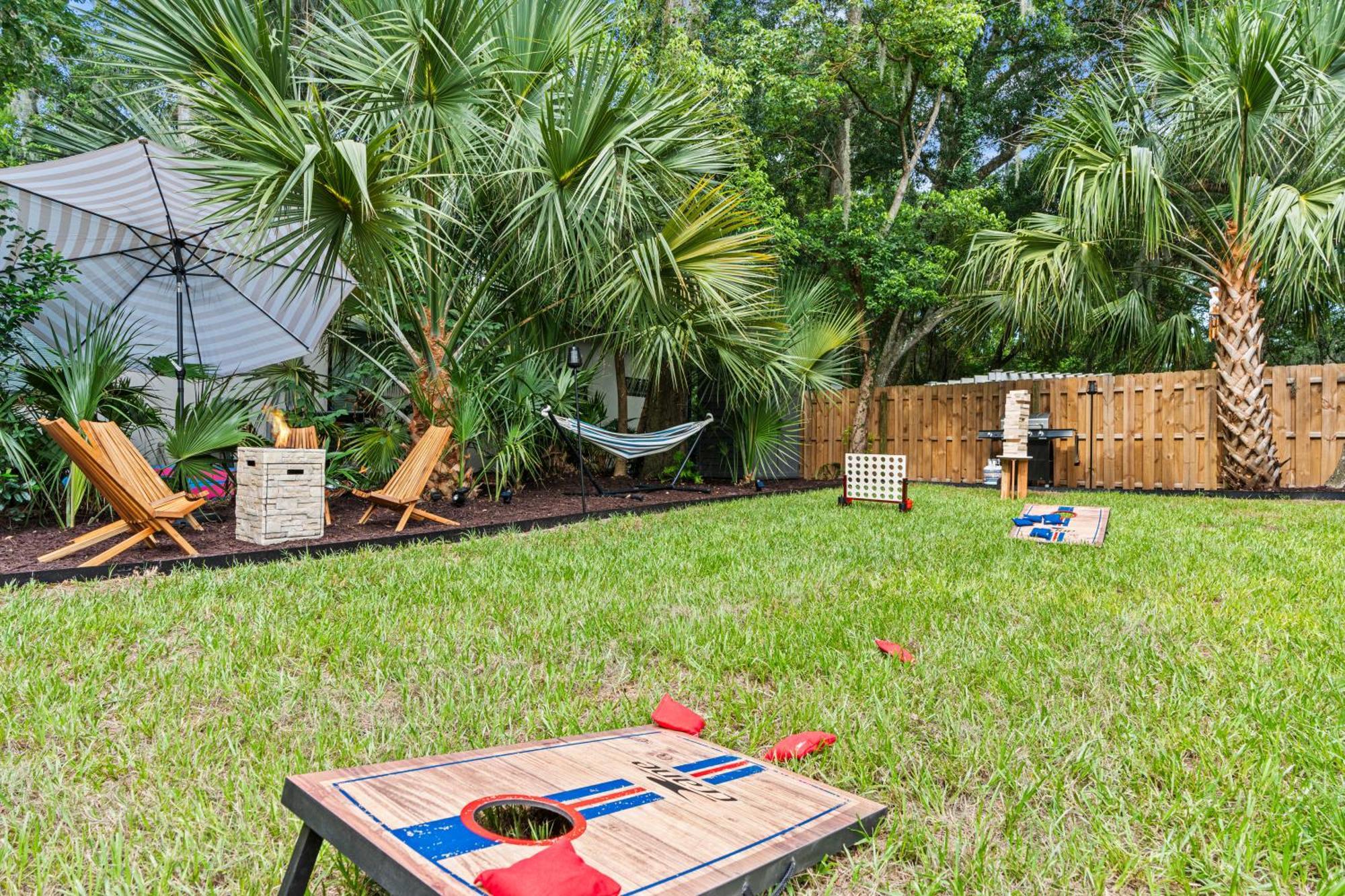 Modern Lux Coastal Home, 1mi To Historic Downtown, Fire Pit, King Beds