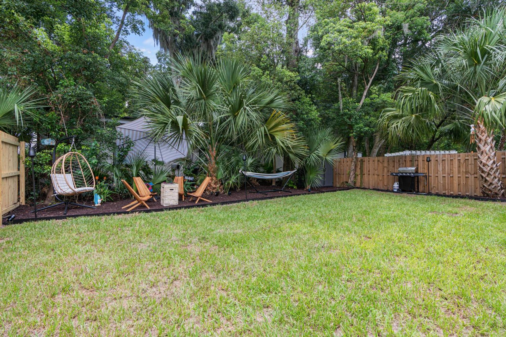 Holiday home Modern Lux Coastal Home, 1mi To Historic Downtown, Fire Pit, King Beds