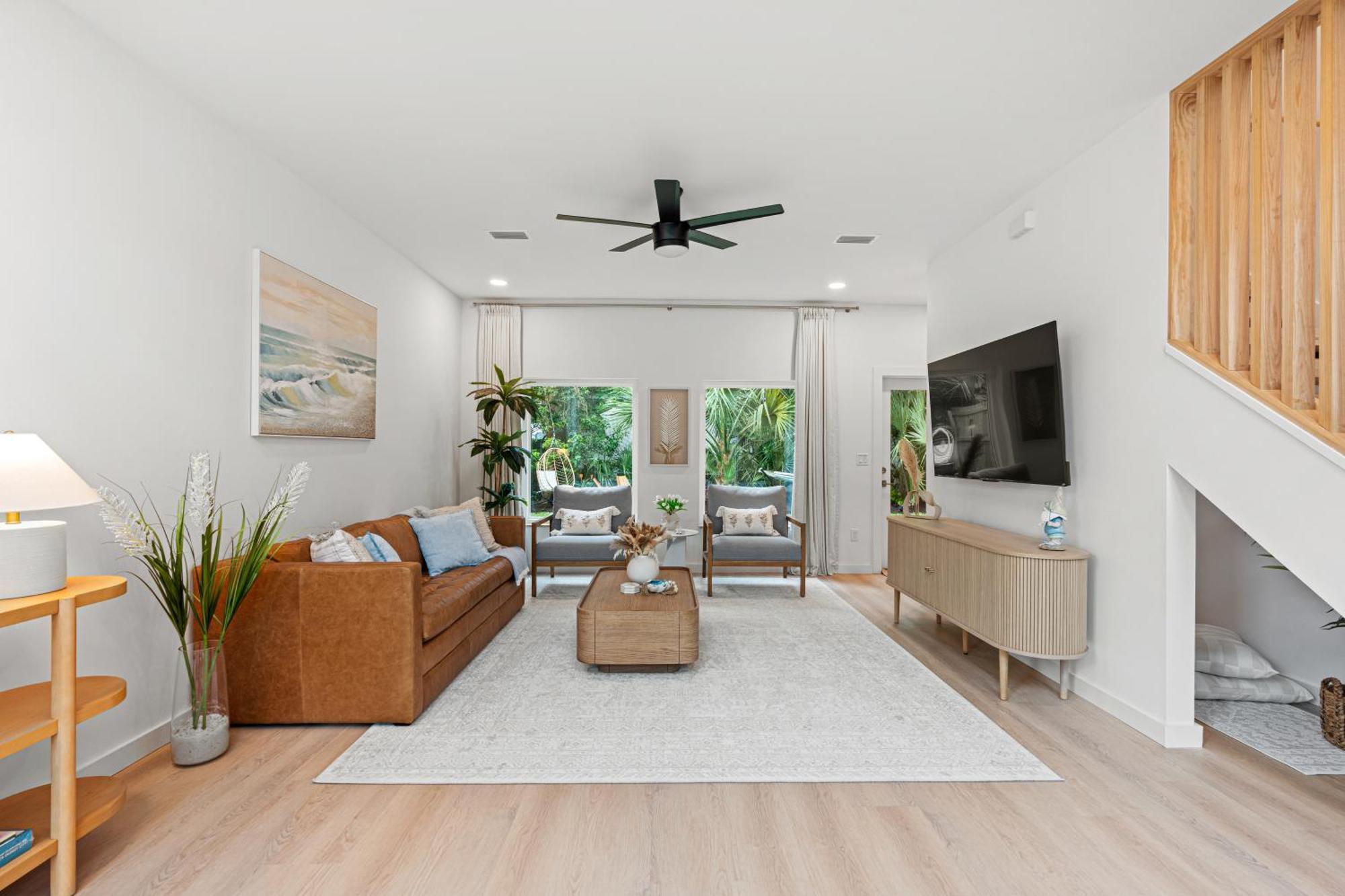 Holiday home Modern Lux Coastal Home, 1mi To Historic Downtown, Fire Pit, King Beds *