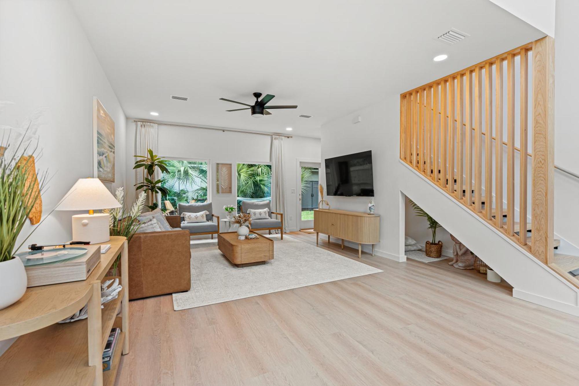 Modern Lux Coastal Home, 1mi To Historic Downtown, Fire Pit, King Beds *