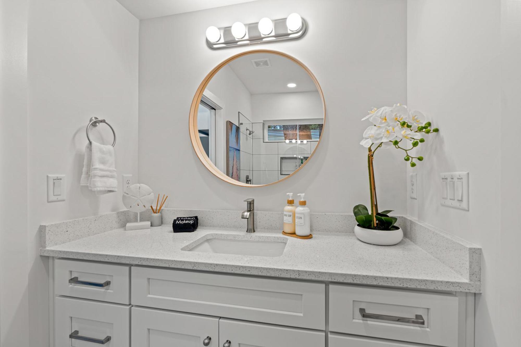 Modern Lux Coastal Home, 1mi To Historic Downtown, Fire Pit, King Beds Holiday home St. Augustine