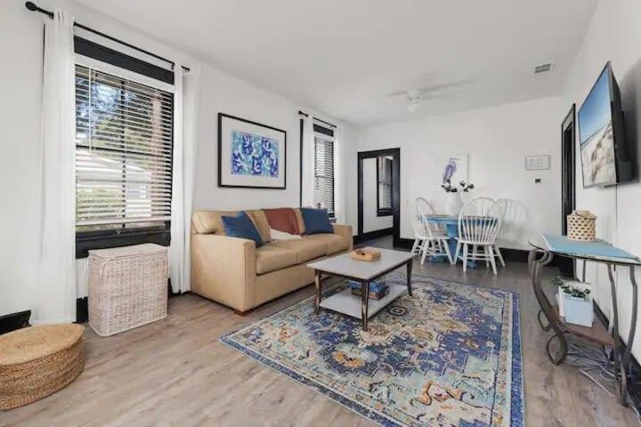 Pacific Cove #10 - Cozy Near Shops Holiday home *