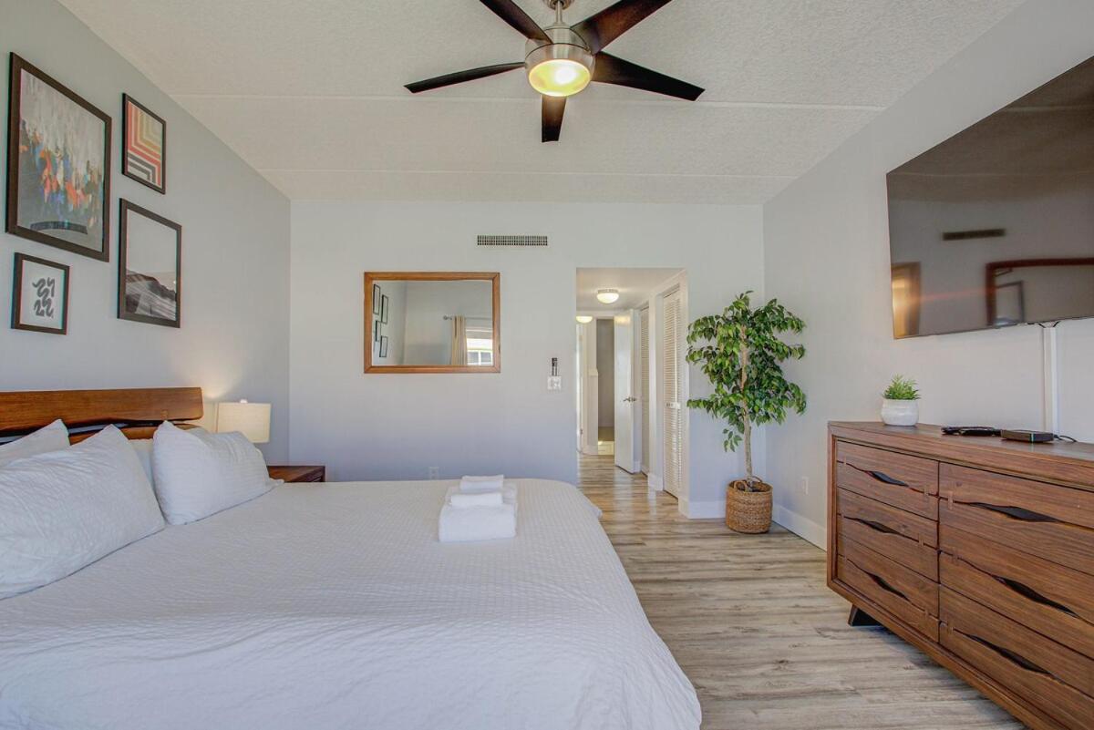 Beautiful Ocean Side 2 Bedroom With Pool Apartment *