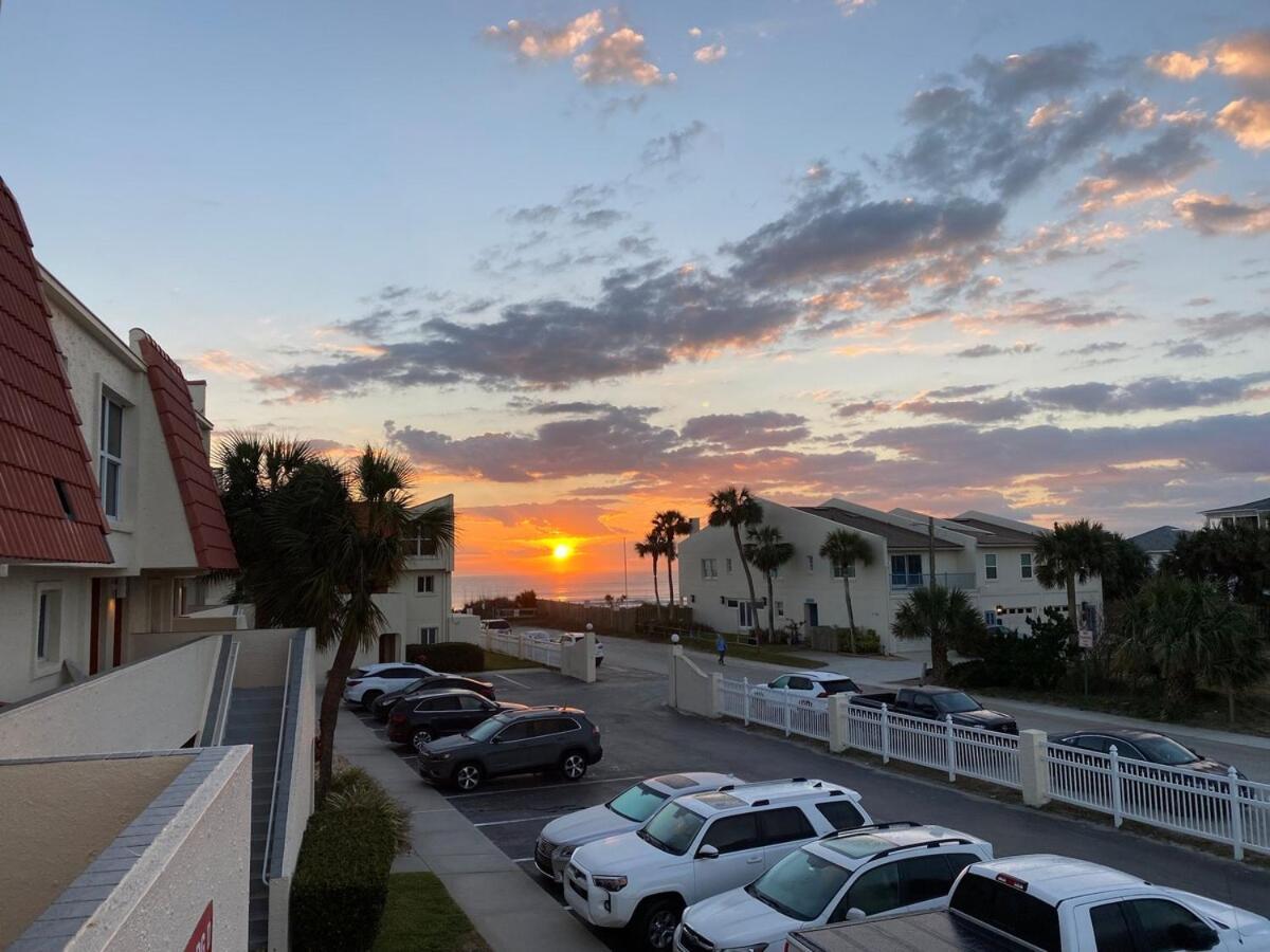 Apartment Beautiful Ocean Side 2 Bedroom With Pool