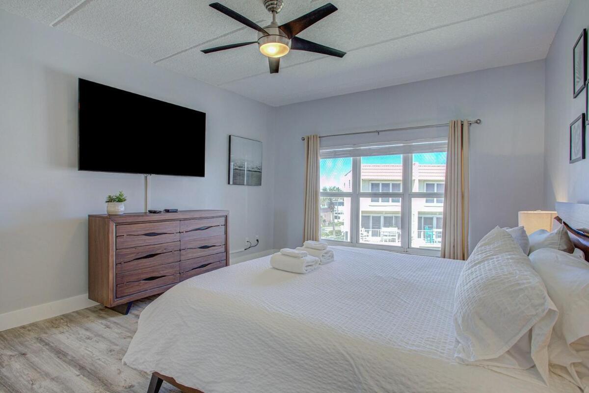 Beautiful Ocean Side 2 Bedroom With Pool Apartment