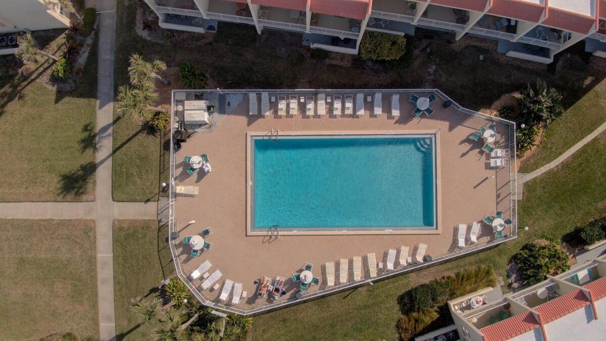 Beautiful Ocean Side 2 Bedroom With Pool Apartment *