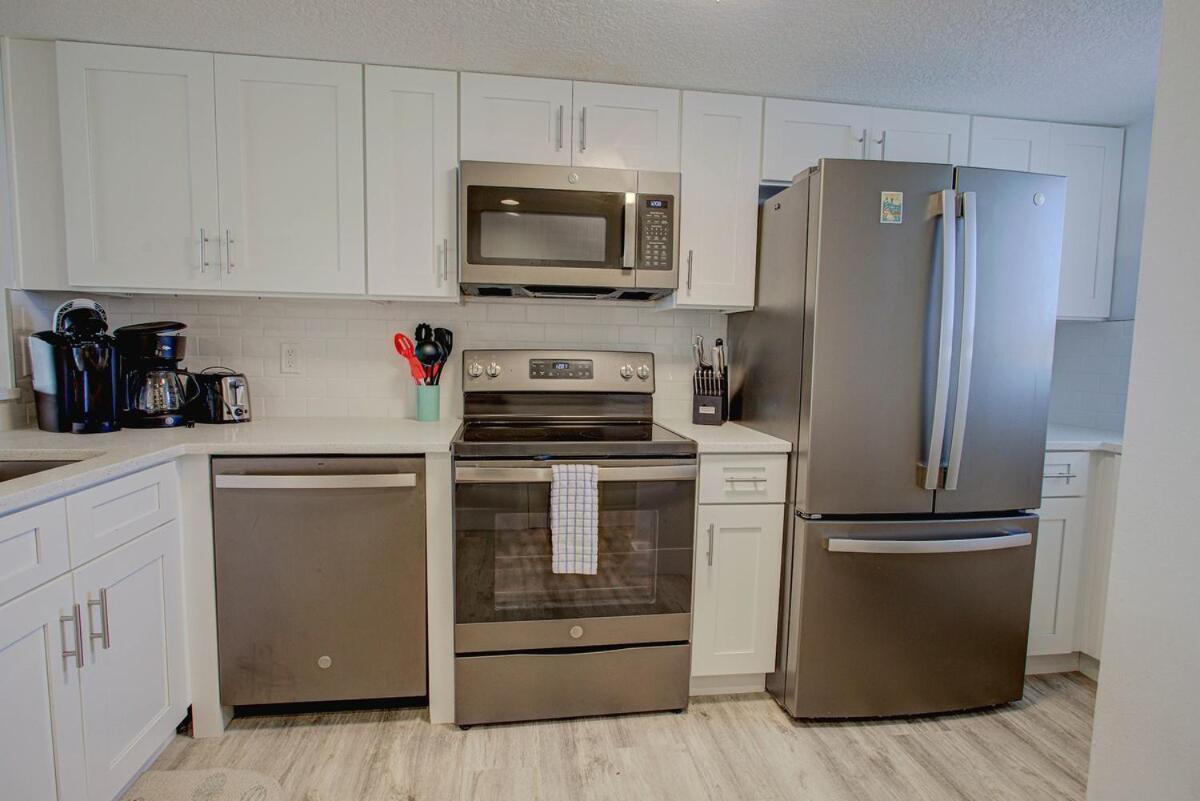 Apartment Beautiful Ocean Side 2 Bedroom With Pool *