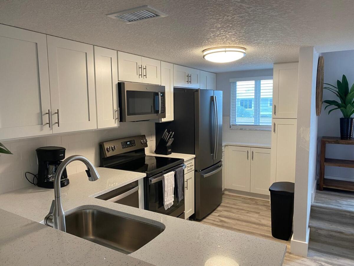 Beautiful Ocean Side 2 Bedroom With Pool *