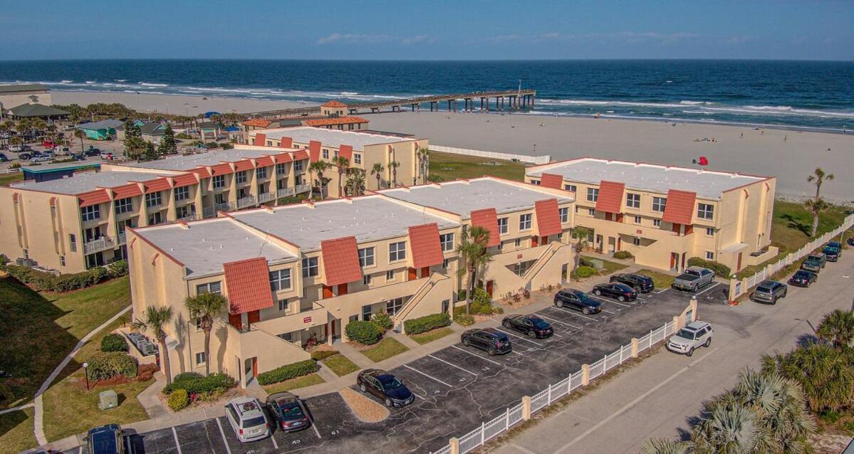 Apartment Beautiful Ocean Side 2 Bedroom With Pool