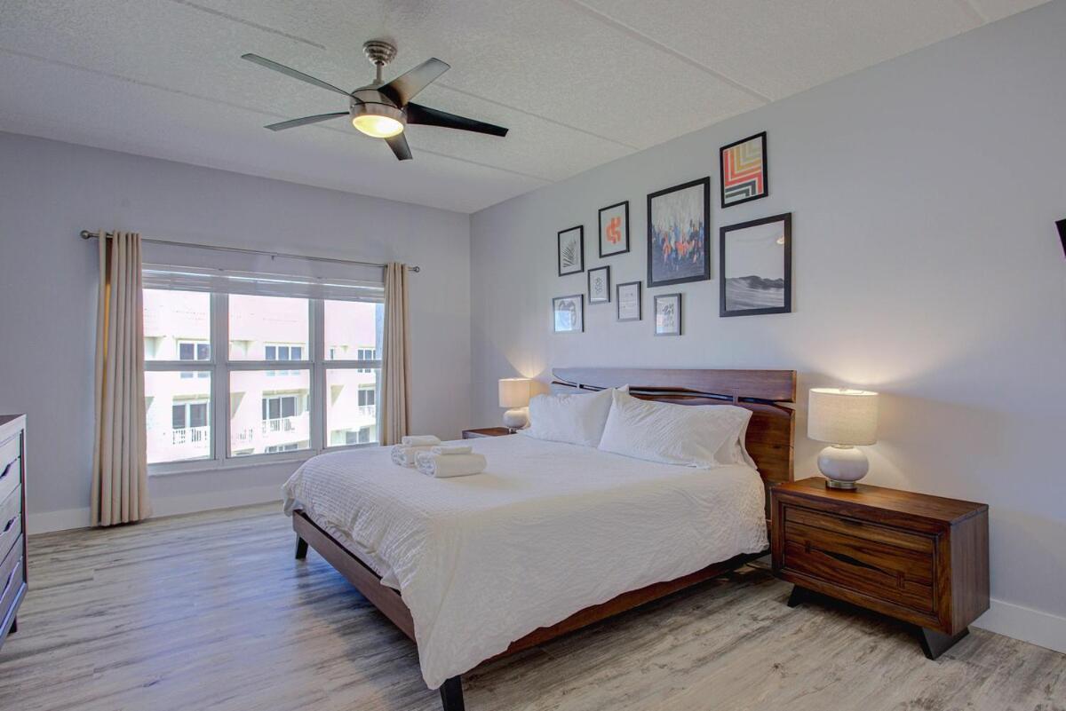 Beautiful Ocean Side 2 Bedroom With Pool *