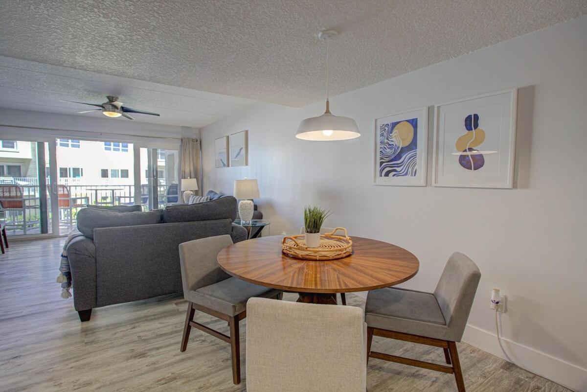 Beautiful Ocean Side 2 Bedroom With Pool