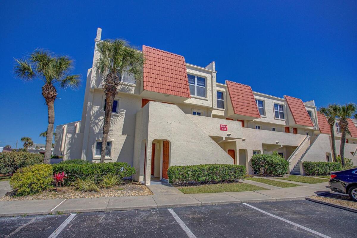 Beautiful Ocean Side 2 Bedroom With Pool Apartment St. Augustine