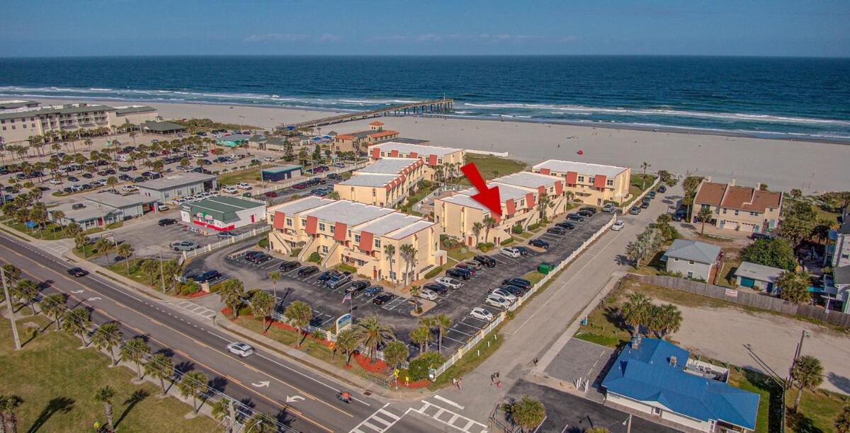 Apartment Beautiful Ocean Side 2 Bedroom With Pool