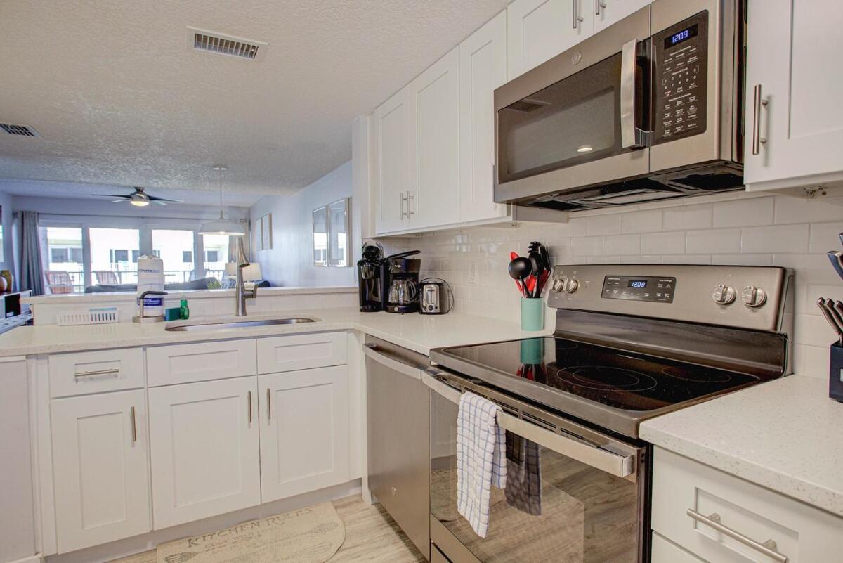 Apartment Beautiful Ocean Side 2 Bedroom With Pool *
