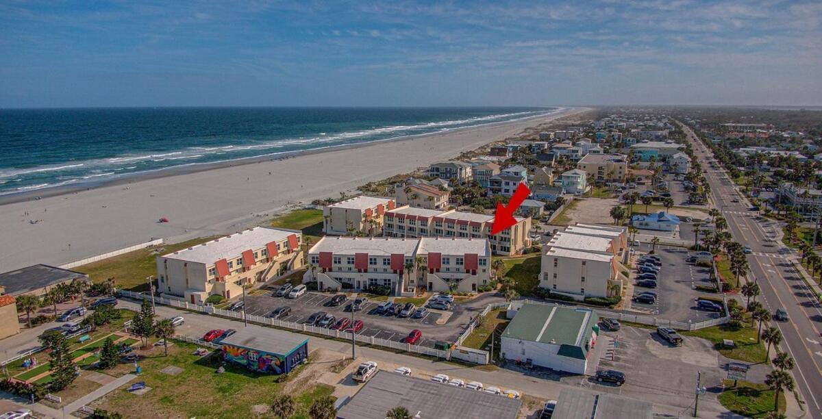 Apartment Beautiful Ocean Side 2 Bedroom With Pool