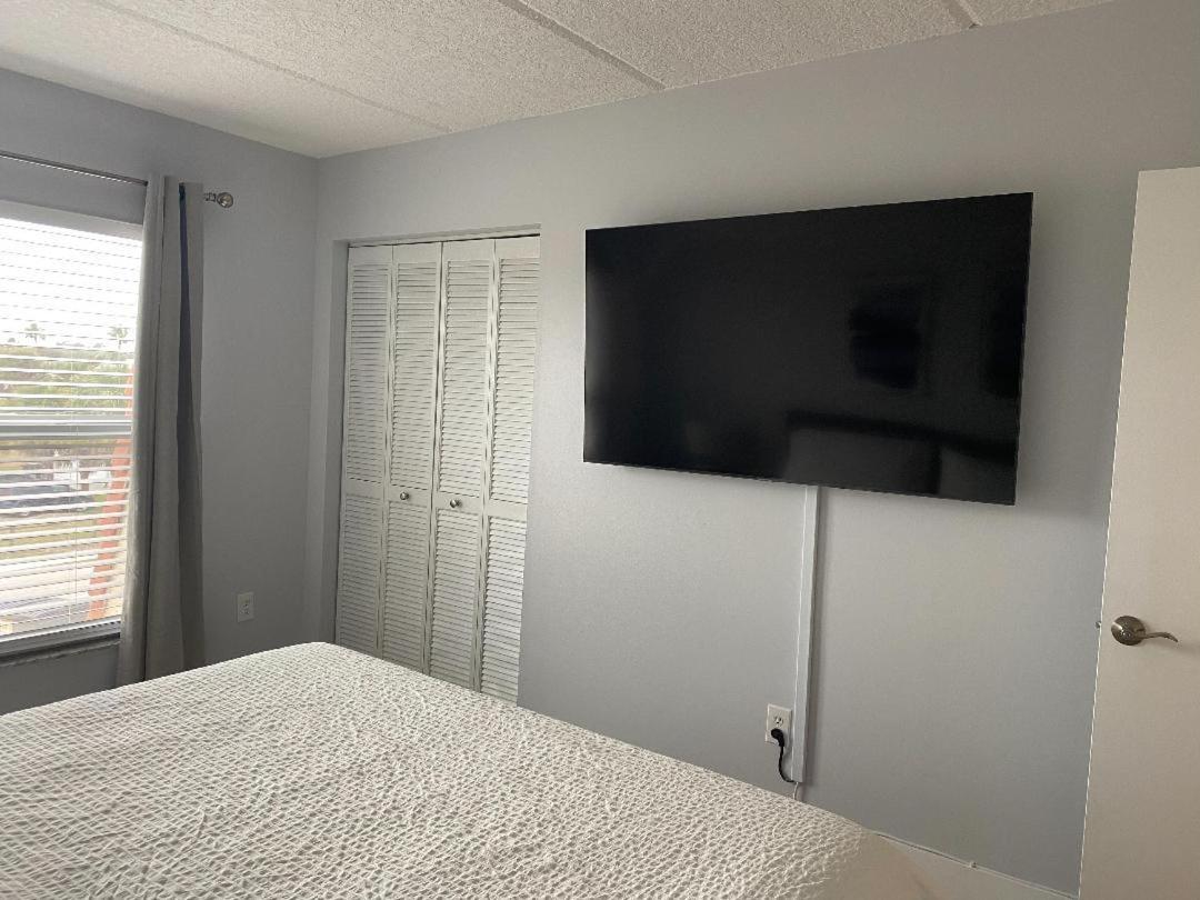 Beautiful Ocean Side 2 Bedroom With Pool Apartment