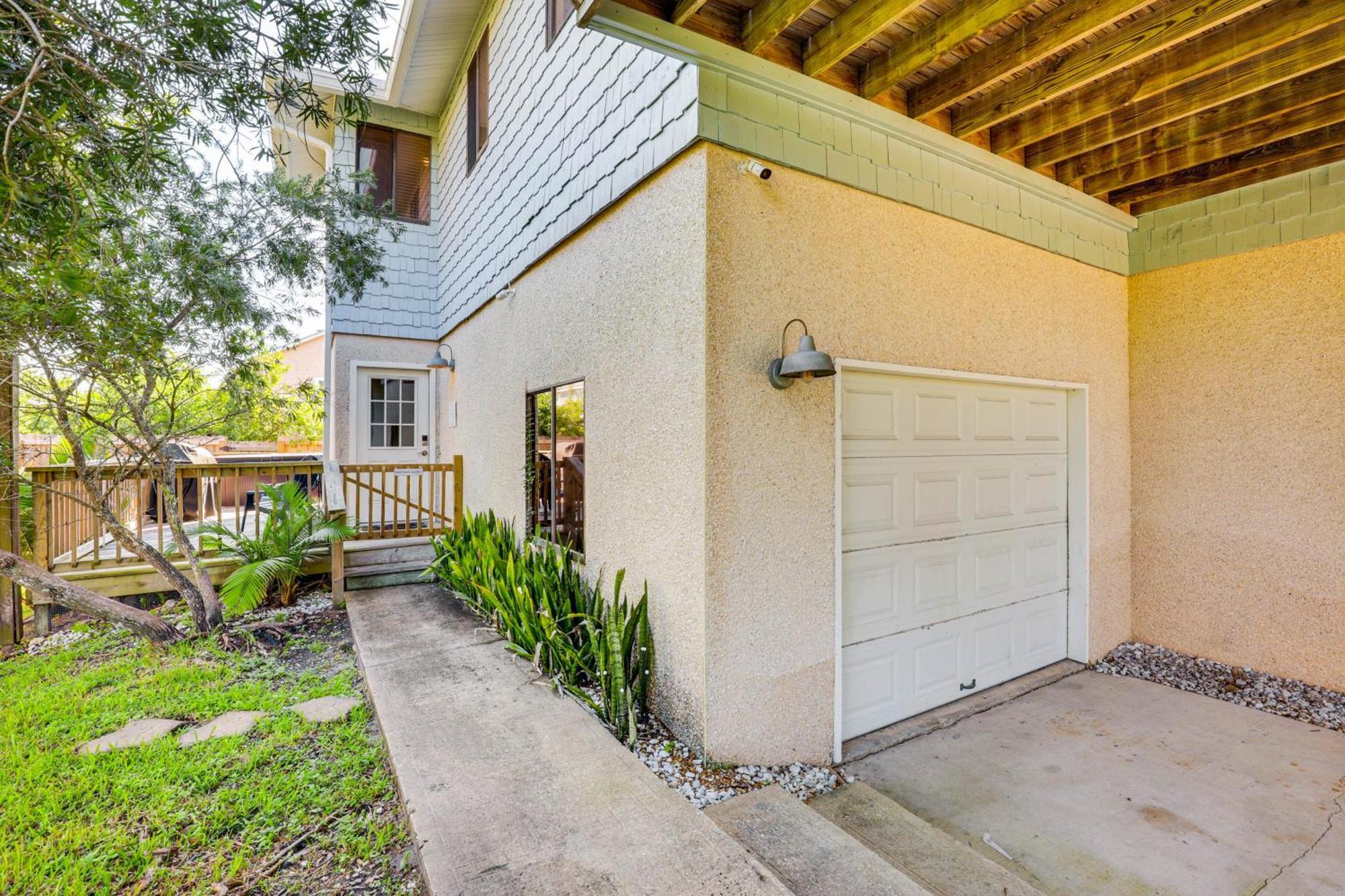 Holiday home With Private Hot Tub Less Than 1 Mi To Butler Beach!
