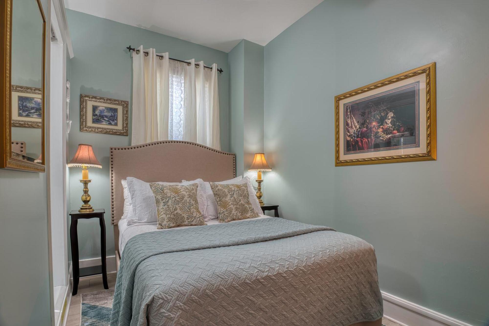 Bed & Breakfast Victorian House