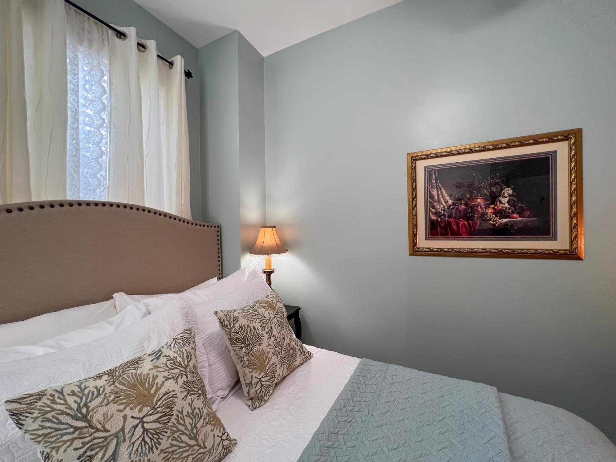 Victorian House Bed & Breakfast 3*